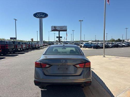 Gun Metallic 2024 Nissan Altima SR FWD