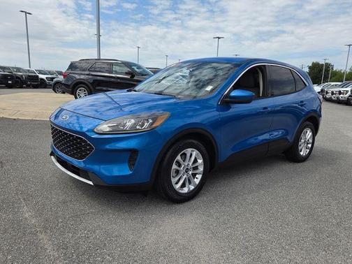 Velocity Blue Metallic 2020 Ford Escape SE