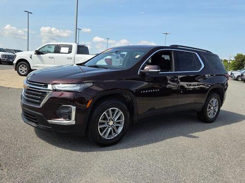 Black Cherry Metallic 2023 Chevrolet Traverse LT Cloth