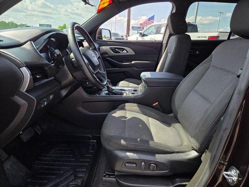 Black Cherry Metallic 2023 Chevrolet Traverse LT Cloth