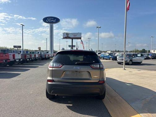 Light Brownstone Pearlcoat 2020 Jeep Cherokee Latitude