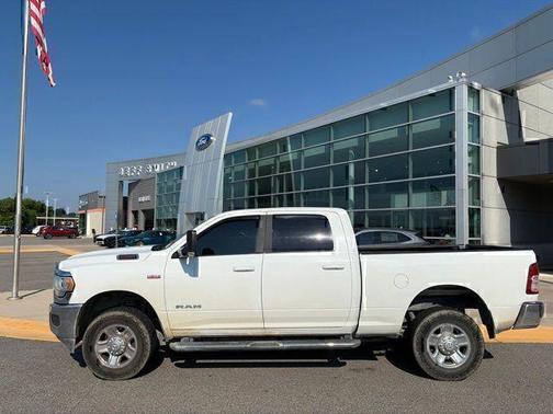 Bright White Clearcoat 2022 RAM 2500 Big Horn Crew Cab 4x4 6'4' Box