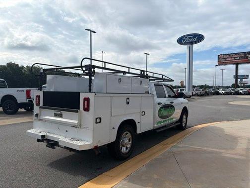 Bright White Clearcoat 2022 RAM 2500 Tradesman Crew Cab 4x2 8' Box