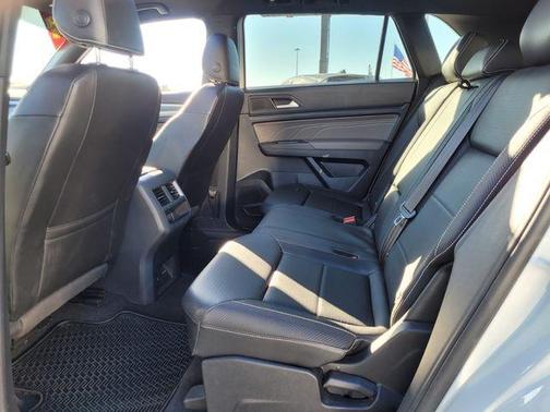 2022 Volkswagen Atlas Cross Sport 3.6L V6 SEL R-Line