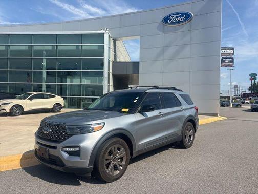 Iconic Silver Metallic 2024 Ford Explorer XLT