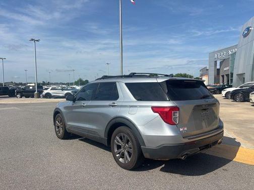 Iconic Silver Metallic 2024 Ford Explorer XLT