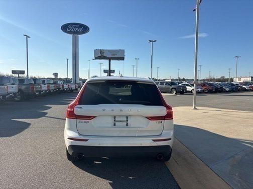 2020 Volvo XC60 T5 Momentum