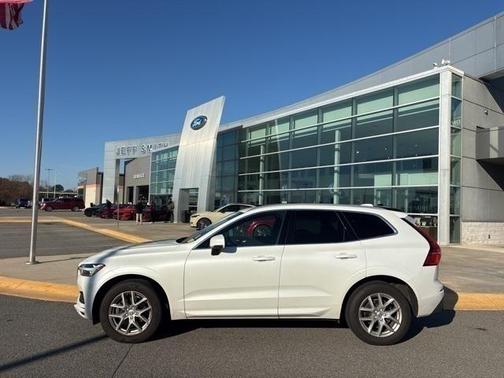 2020 Volvo XC60 T5 Momentum