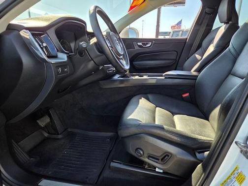 2020 Volvo XC60 T5 Momentum