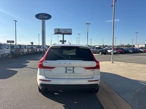 2020 Volvo XC60 T5 Momentum