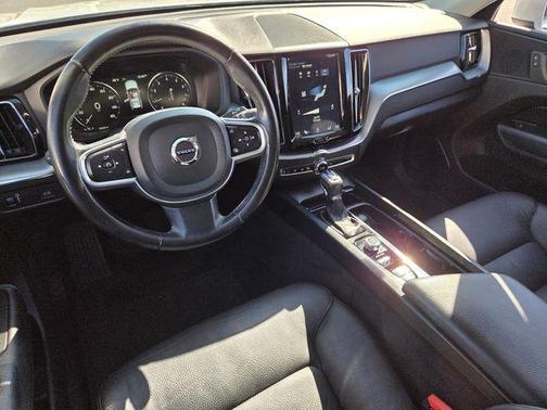 2020 Volvo XC60 T5 Momentum