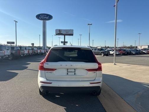 2020 Volvo XC60 T5 Momentum