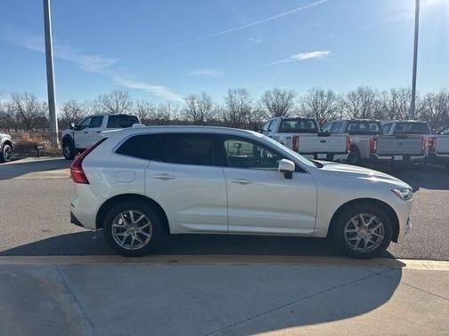 2020 Volvo XC60 T5 Momentum