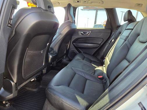 2020 Volvo XC60 T5 Momentum