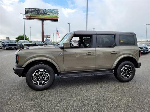 2025 Ford Bronco Outer Banks