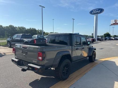 2023 Jeep Gladiator Sport