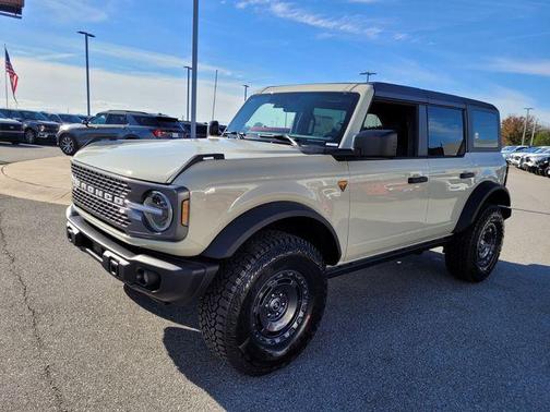 Desert Sand 2025 Ford Bronco Badlands