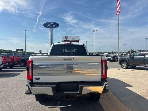 Oxford White 2023 Ford F-250 King Ranch