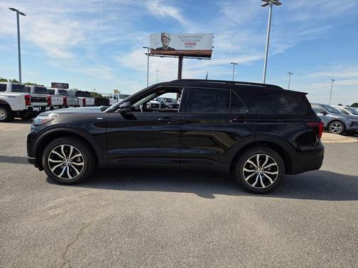 Agate Black Metallic 2026 Ford Explorer ST-Line