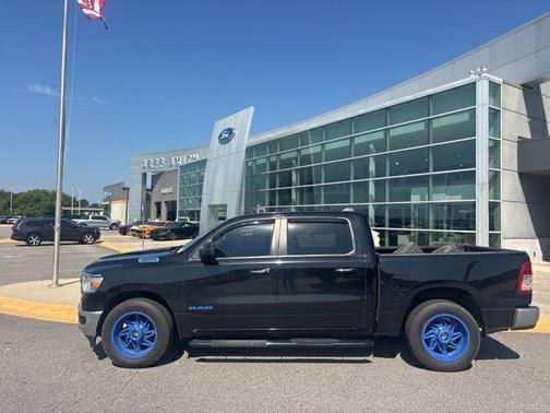 Diamond Black Crystal Pearlcoat 2019 RAM 1500 Big Horn