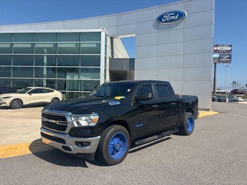 Diamond Black Crystal Pearlcoat 2019 RAM 1500 Big Horn