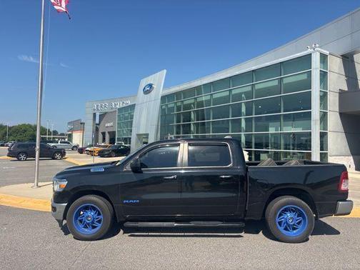 Diamond Black Crystal Pearlcoat 2019 RAM 1500 Big Horn