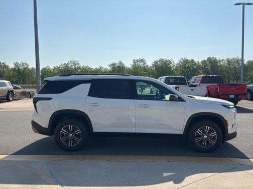 Summit White 2026 Chevrolet Traverse LT