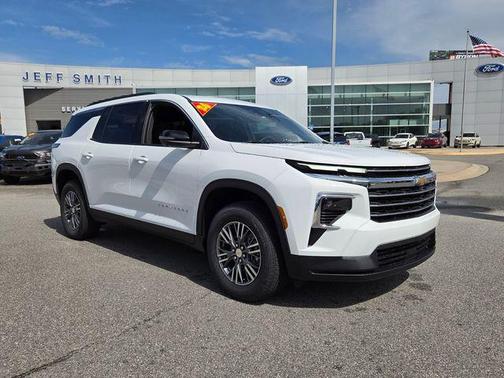 Summit White 2026 Chevrolet Traverse LT