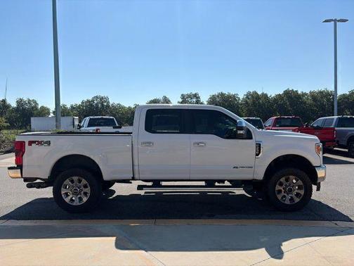 Oxford White 2019 Ford F-250 Lariat