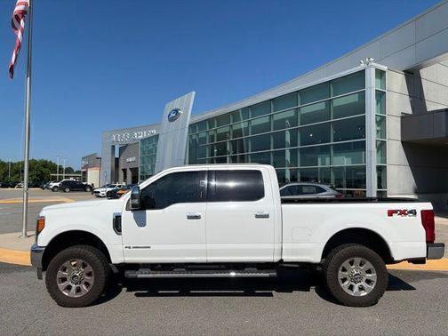 Oxford White 2019 Ford F-250 Lariat