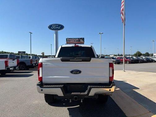 Oxford White 2019 Ford F-250 Lariat