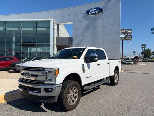 Oxford White 2019 Ford F-250 Lariat