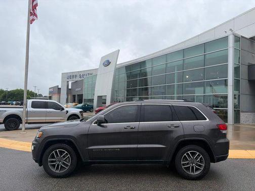 Granite Crystal Metallic Clearcoat 2020 Jeep Grand Cherokee Laredo