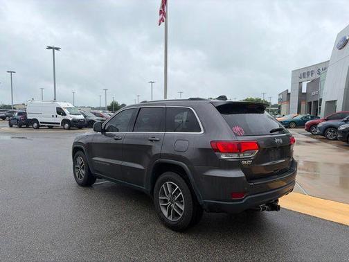 Granite Crystal Metallic Clearcoat 2020 Jeep Grand Cherokee Laredo