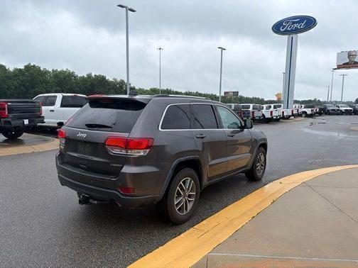 Granite Crystal Metallic Clearcoat 2020 Jeep Grand Cherokee Laredo