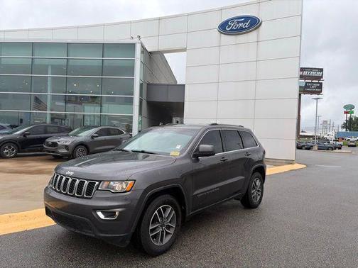 Granite Crystal Metallic Clearcoat 2020 Jeep Grand Cherokee Laredo