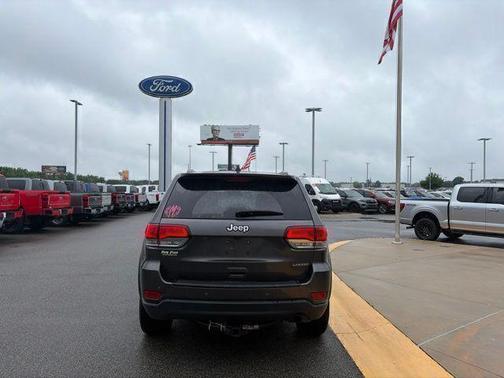 Granite Crystal Metallic Clearcoat 2020 Jeep Grand Cherokee Laredo