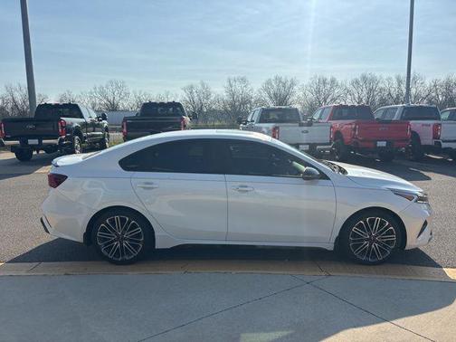 Snow White Pearl 2023 Kia Forte GT