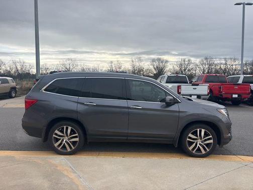 Modern Steel Metallic 2017 Honda Pilot Elite