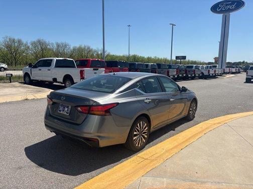 Gun Metallic 2024 Nissan Altima 2.5 SV