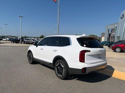 Glacial White Pearl 2025 Kia Telluride S