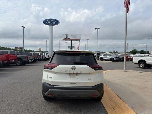 Pearl White Tricoat 2023 Nissan Rogue SV