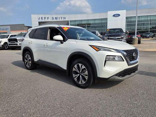 Pearl White Tricoat 2023 Nissan Rogue SV