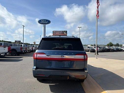 Blue 2019 Lincoln Navigator Reserve