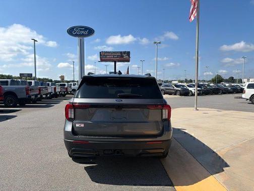 Carbonized Gray Metallic 2025 Ford Explorer ST-Line