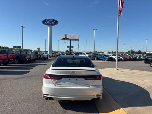 Wind Chill Pearl/Midnight Black Metallic 2025 Toyota Camry XSE