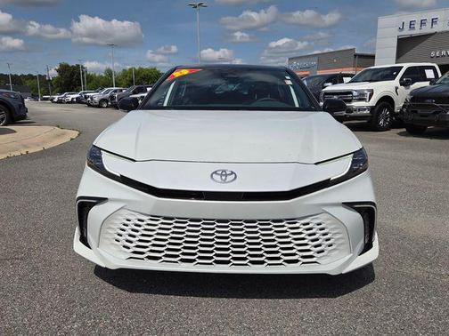 Wind Chill Pearl/Midnight Black Metallic 2025 Toyota Camry XSE