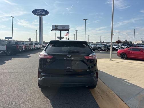 2022 Ford Edge SE