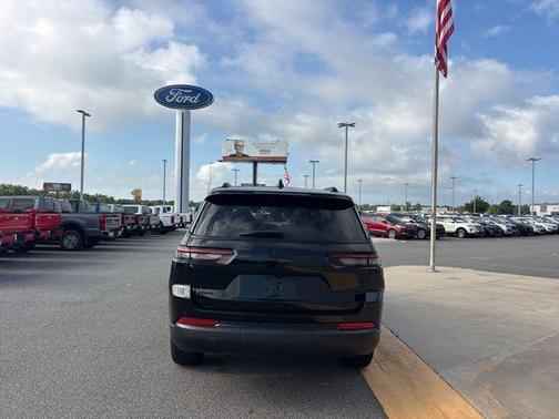 Diamond Black Crystal Pearlcoat 2025 Jeep Grand Cherokee L Altitude