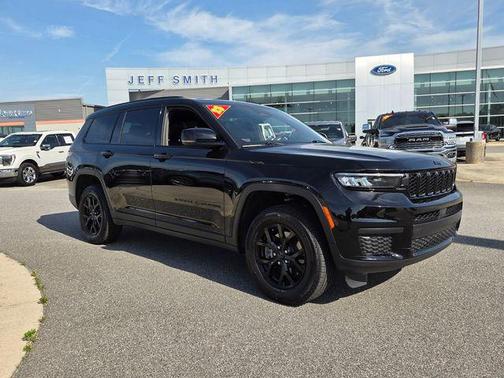 Diamond Black Crystal Pearlcoat 2025 Jeep Grand Cherokee L Altitude